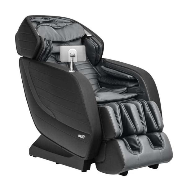 The Titan Jupiter LE features heated 3D rollers, a 53” long L-Track, 80 air cell massage with lower back and waist air bags.
