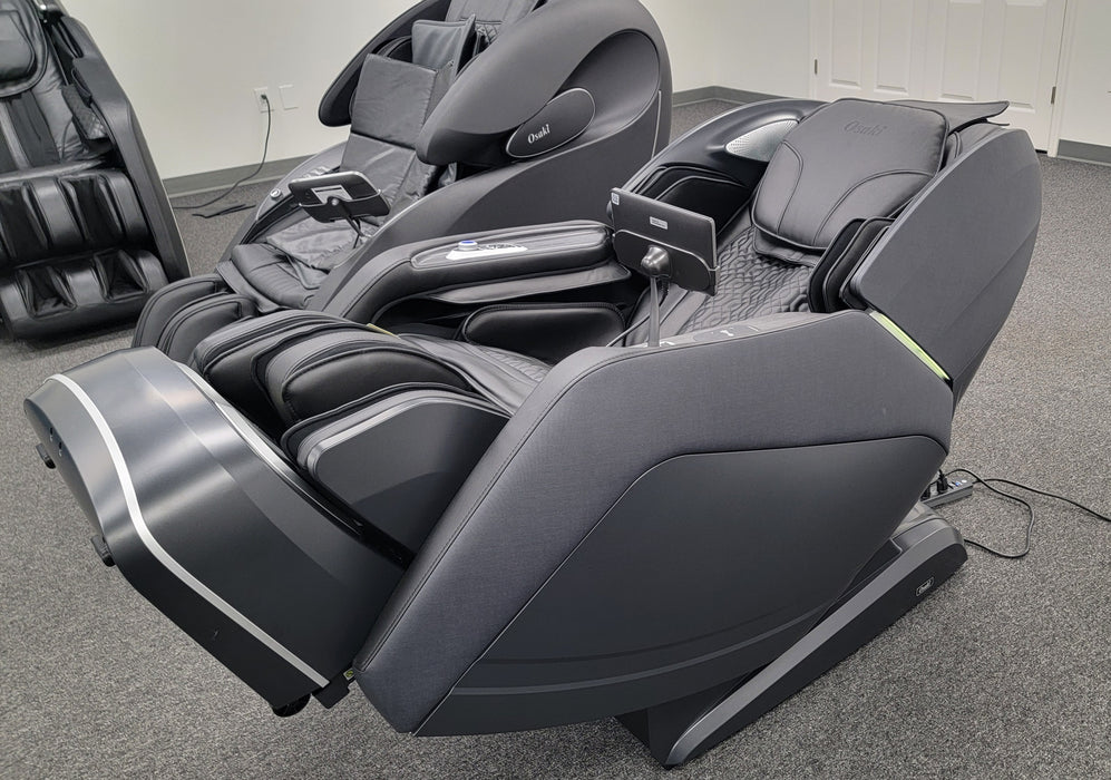 Osaki Manhattan Duo Mech 4D massage chair in zero gravity recline position, showcasing its ergonomic design, advanced 4D massage technology, and weightless relaxation experience.