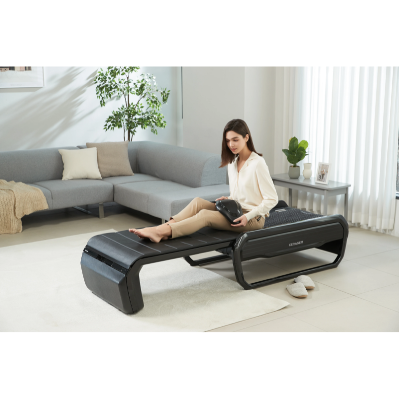 The Ceragem V6 massage bed’s core features, including thermal treatment, pre-set massage modes, and adjustable intensity levels, deliver a seamless self-care experience with a customized massage tailored to each individual's needs.