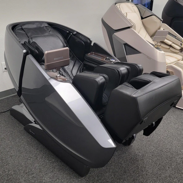 Daiwa Supreme Hybrid Open Box Floor Model Massage Chair — The
