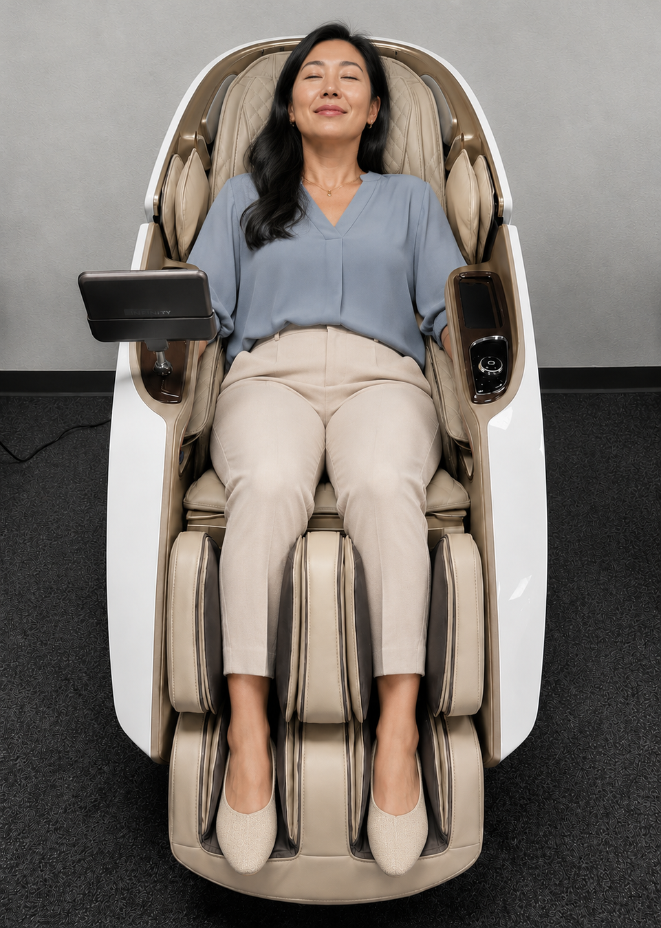 A customer relaxing in the cream Daiwa Supreme Hybrid X luxury massage chair at our Gardena, CA showroom.