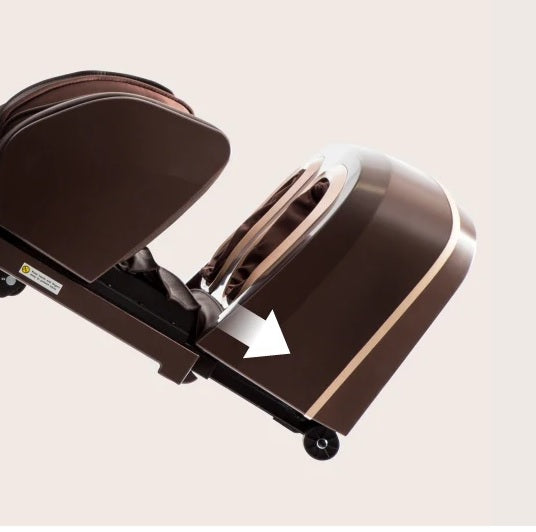 The Osaki Maestro Massage Chair’s advanced leg scan automatically adjusts to the user’s leg length, ensuring precise airbag and roller positioning for a customized calf, thigh, and foot massage.