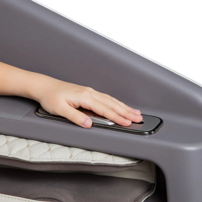 The Osaki Flagship Duo Massage Chair features a quick access control panel conveniently located on the armrest, allowing you to easily adjust settings and switch between massage modes without interrupting your relaxation.