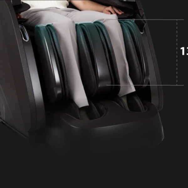 The Osaki Platinum- Vera 4D+ massage chair has an extended calf rest to provide more coverage for the calf areas.