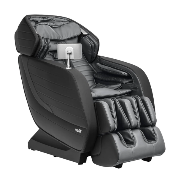 The Titan Jupiter Premium LE massage chair has a number of luxury features including heated rollers, voice control, and 4D technology. 