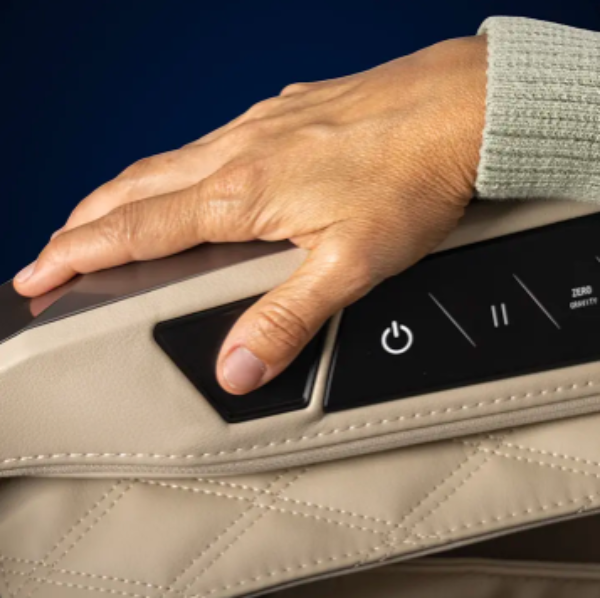 Close-up graphic of the Health Sensors feature on the Infinity Ultra Imperial Syner-D massage chair demonstrating intelligent body detection and personalized massage technology.