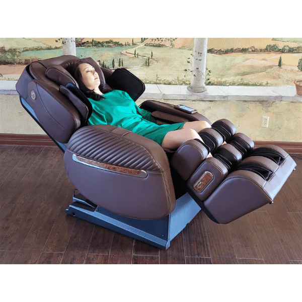 Luraco i9 Medical 3D Massage Chair MADE IN AMERICA The Modern Back