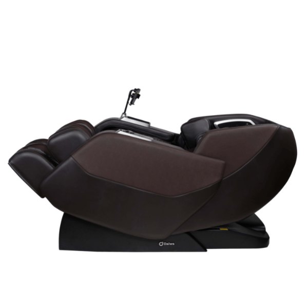 The Daiwa Hubble Plus Massage Chair uses zero gravity recline for the ultimate spinal decompression stretch with inversion. 