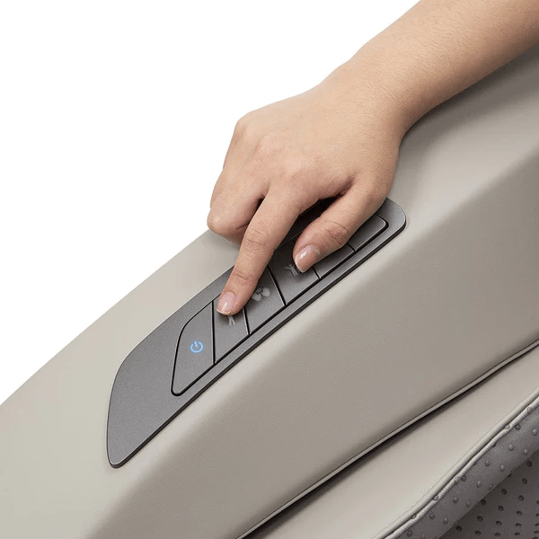 The Osaki 3D Dreamer V2 massage chair comes with a quick access control panel on the armrest for easy adjustments. 
