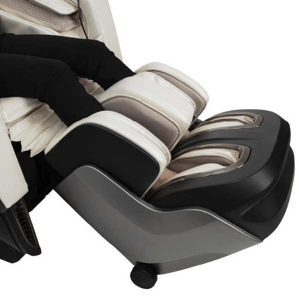 The Osaki Otamic 4D Sedona LT massage chair comes with an auto-extending leg rest that automatically adjusts to your height.