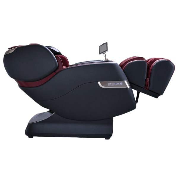 The JPMedics Kumo massage chair features zero gravity recline to evenly distribute your body weight and decompress your spine.