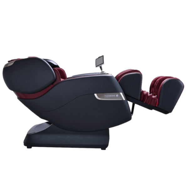 The JPMedics Kumo massage chair features an automatic ottoman that can automatically extend to accommodate your individual leg length. 